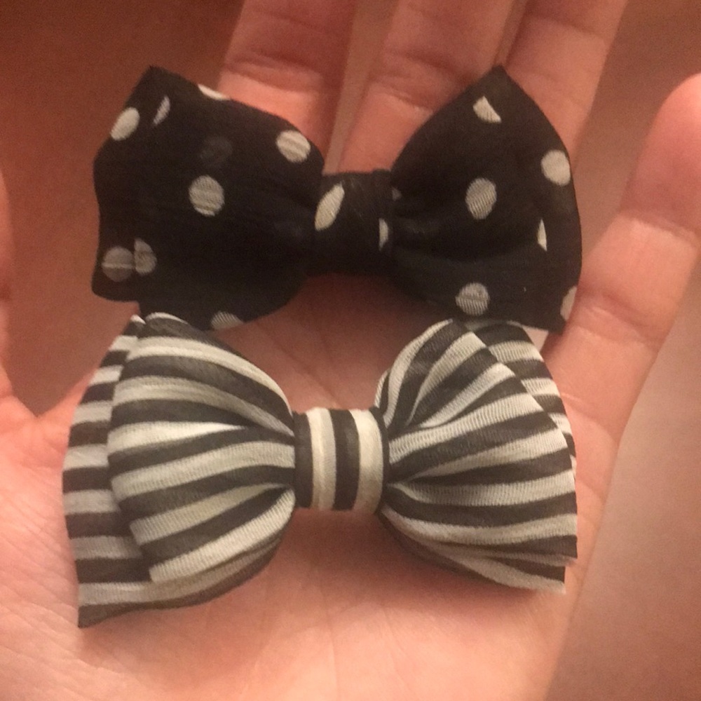 Super cute set of hair pins